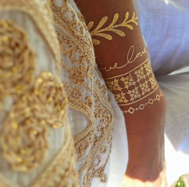 gold_temporary_tatoo_large215.jpg