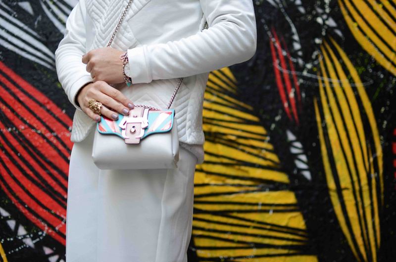 Completo_bianco_Paula_Cademartori_Tacchi_blu_1.JPG