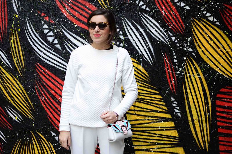 Completo_bianco_Paula_Cademartori_Tacchi_blu_10.JPG